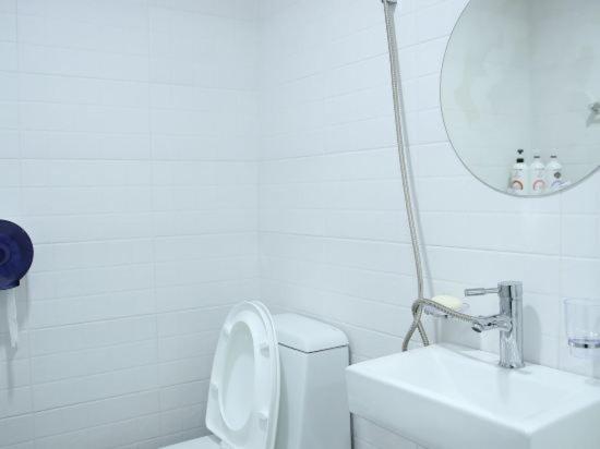 Ekonomy Hotel Gumi Zewnętrze zdjęcie