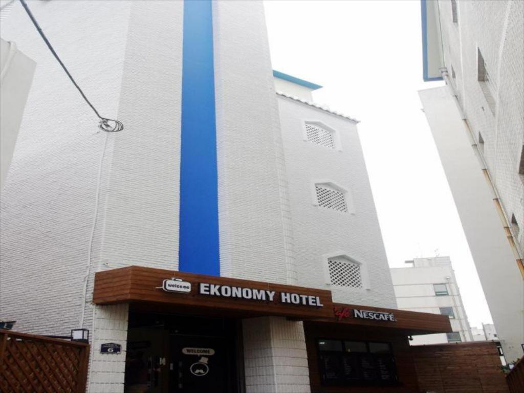 Ekonomy Hotel Gumi Zewnętrze zdjęcie