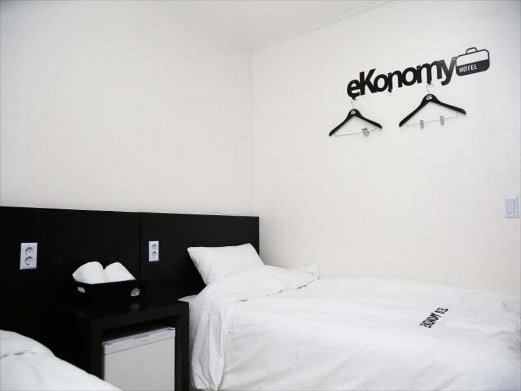 Ekonomy Hotel Gumi Zewnętrze zdjęcie