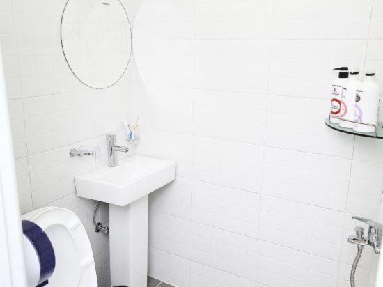 Ekonomy Hotel Gumi Zewnętrze zdjęcie